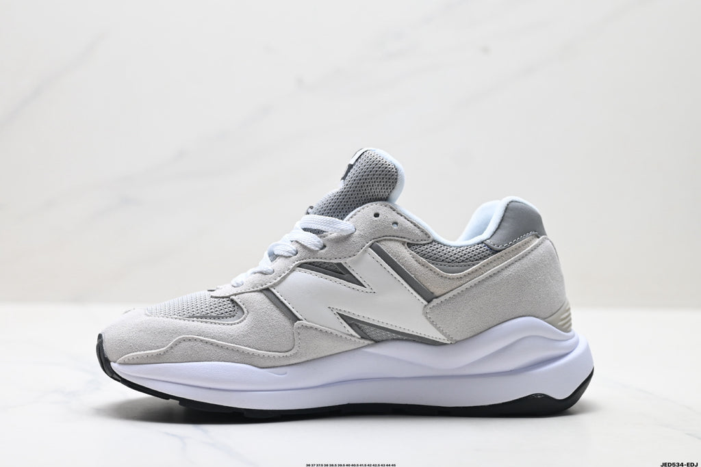 New Balance 5740 — Low-Top Cushioned Running Sneaker M5740CA