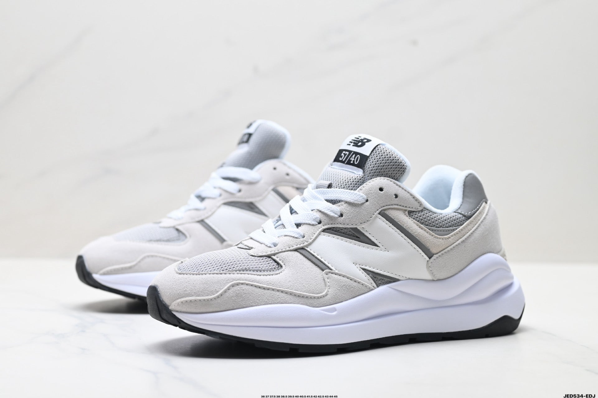 New Balance 5740 — Low-Top Cushioned Running Sneaker M5740CA