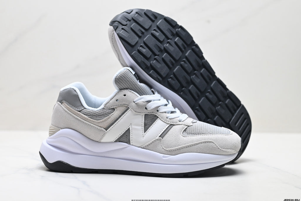 New Balance 5740 — Low-Top Cushioned Running Sneaker M5740CA