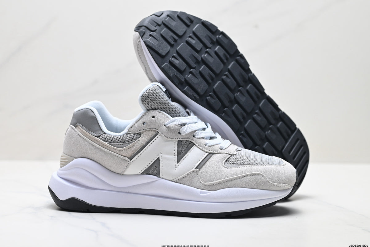 New Balance 5740 — Low-Top Cushioned Running Sneaker M5740CA