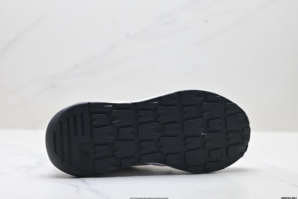 New Balance 5740 — Low-Top Cushioned Running Sneaker M5740CA