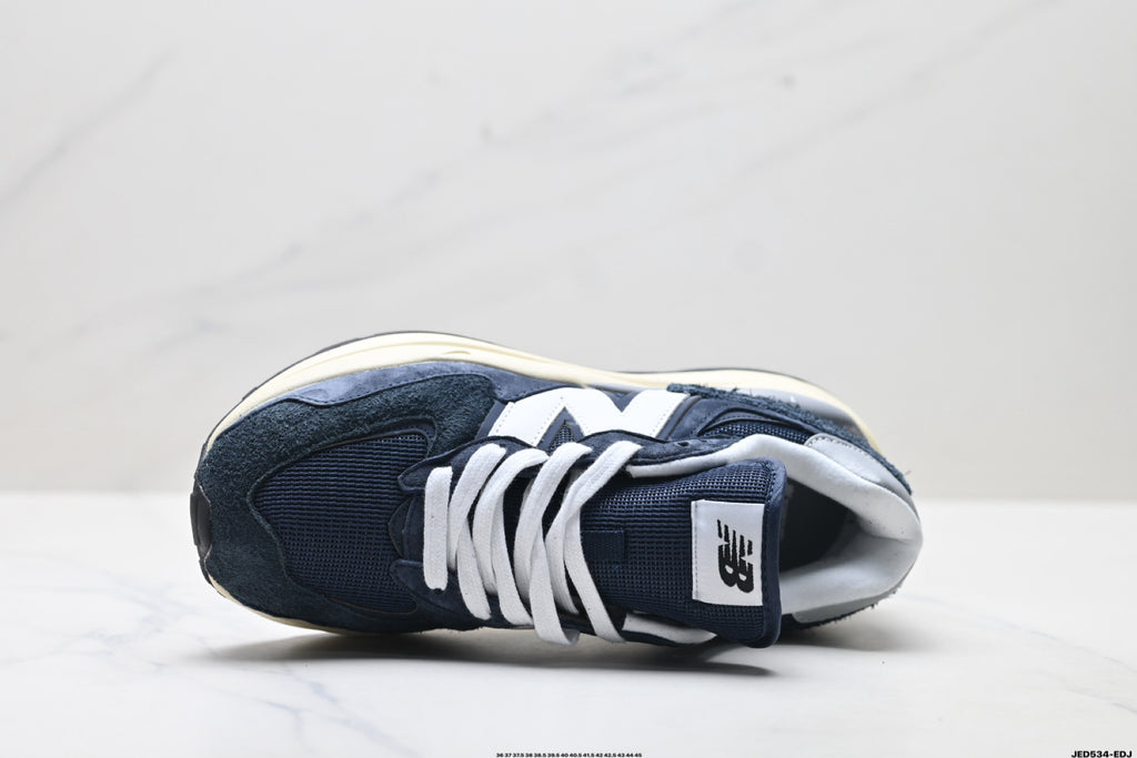 New Balance 5740 — Low-Top Cushioned Running Sneaker M5740VPA