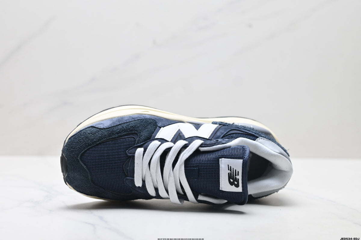 New Balance 5740 — Low-Top Cushioned Running Sneaker M5740VPA