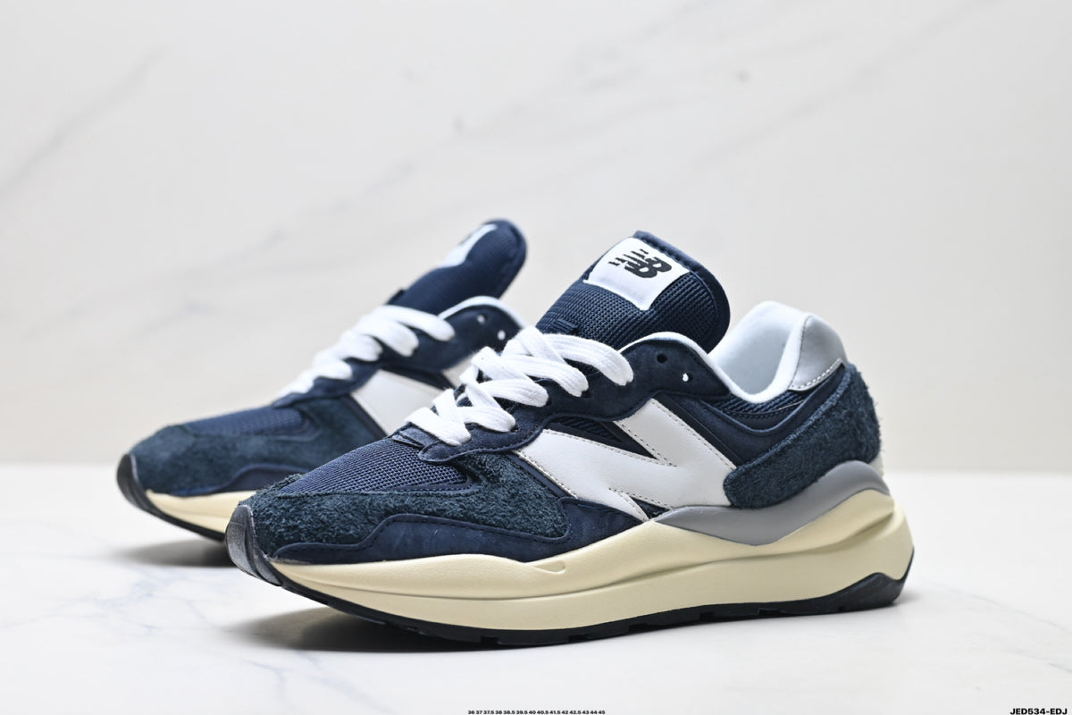 New Balance 5740 — Low-Top Cushioned Running Sneaker M5740VPA