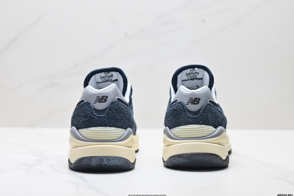 New Balance 5740 — Low-Top Cushioned Running Sneaker M5740VPA