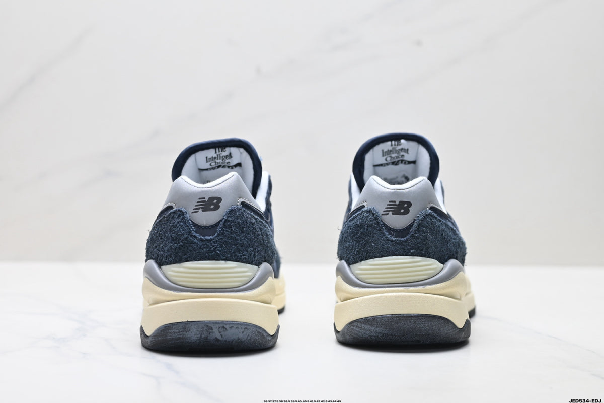 New Balance 5740 — Low-Top Cushioned Running Sneaker M5740VPA