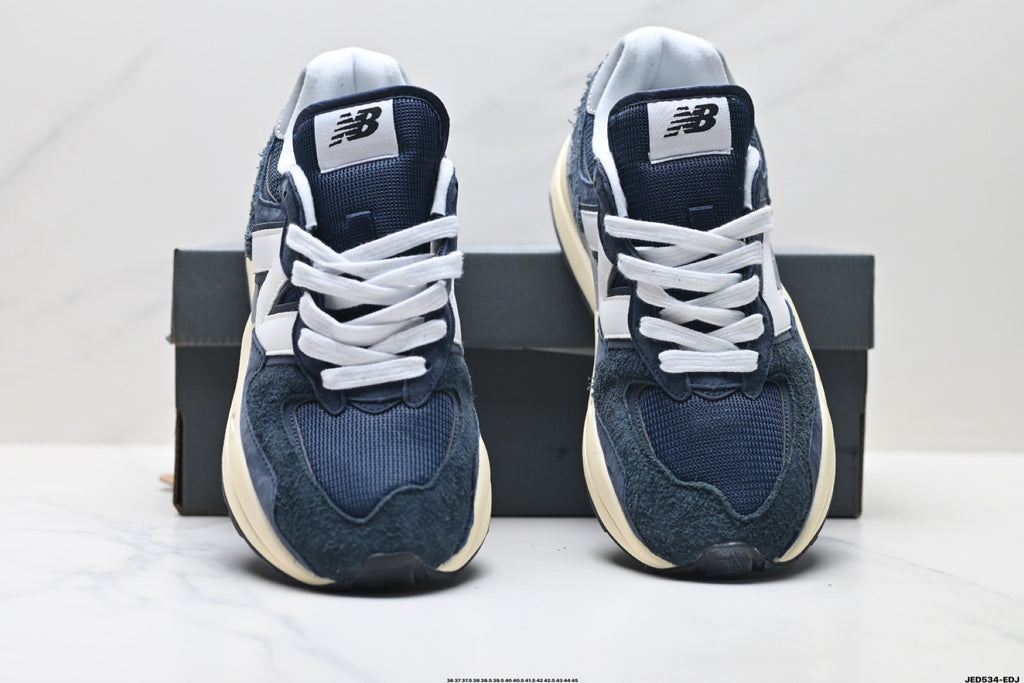 New Balance 5740 — Low-Top Cushioned Running Sneaker M5740VPA