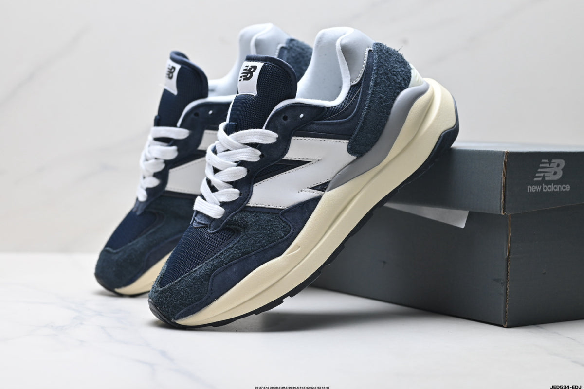 New Balance 5740 — Low-Top Cushioned Running Sneaker M5740VPA