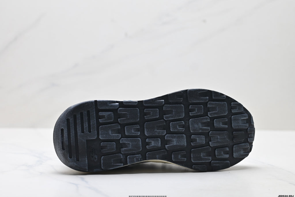 New Balance 5740 — Low-Top Cushioned Running Sneaker M5740VPA