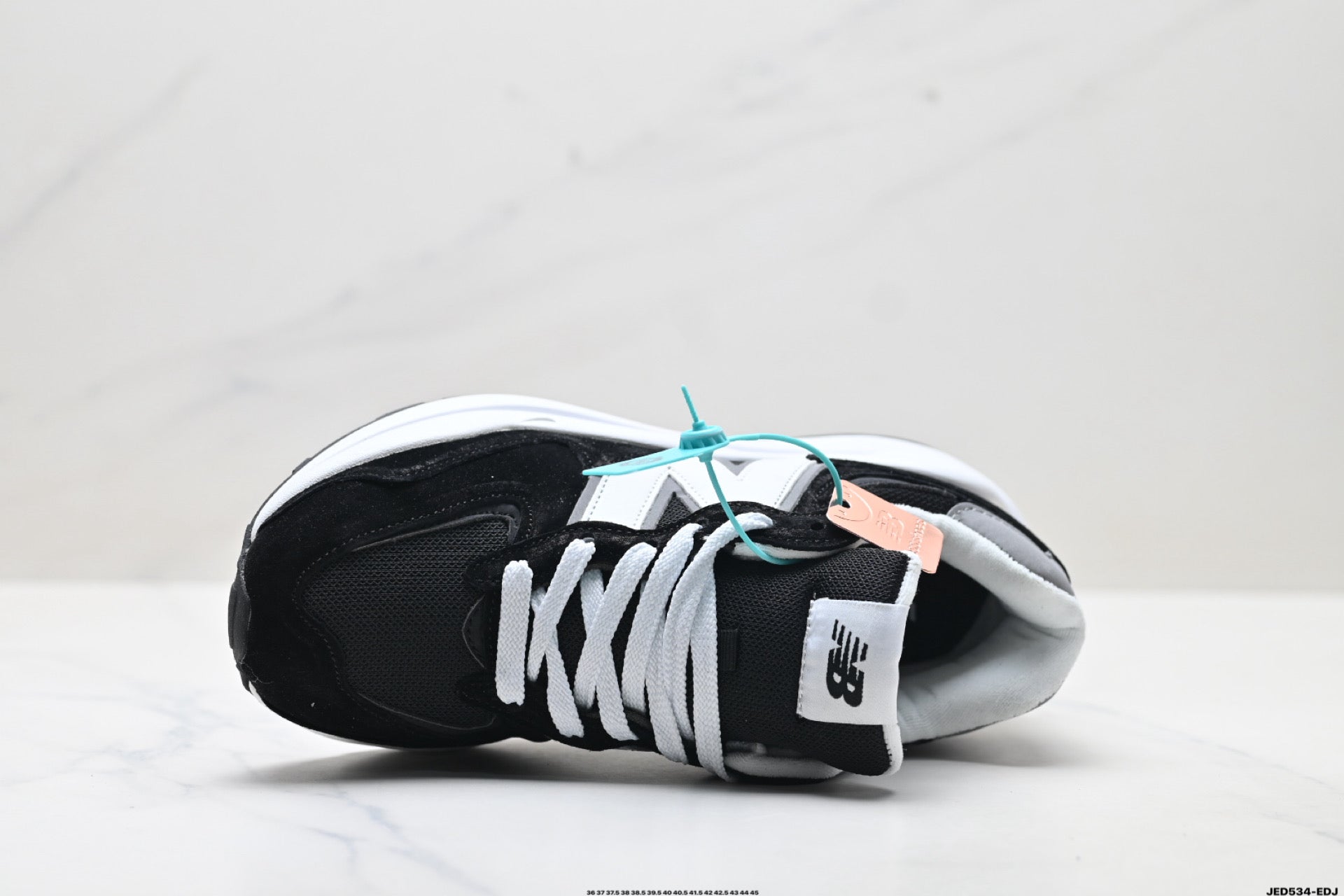 New Balance 5740 — Low-Top Cushioned Running Sneaker M5740CB