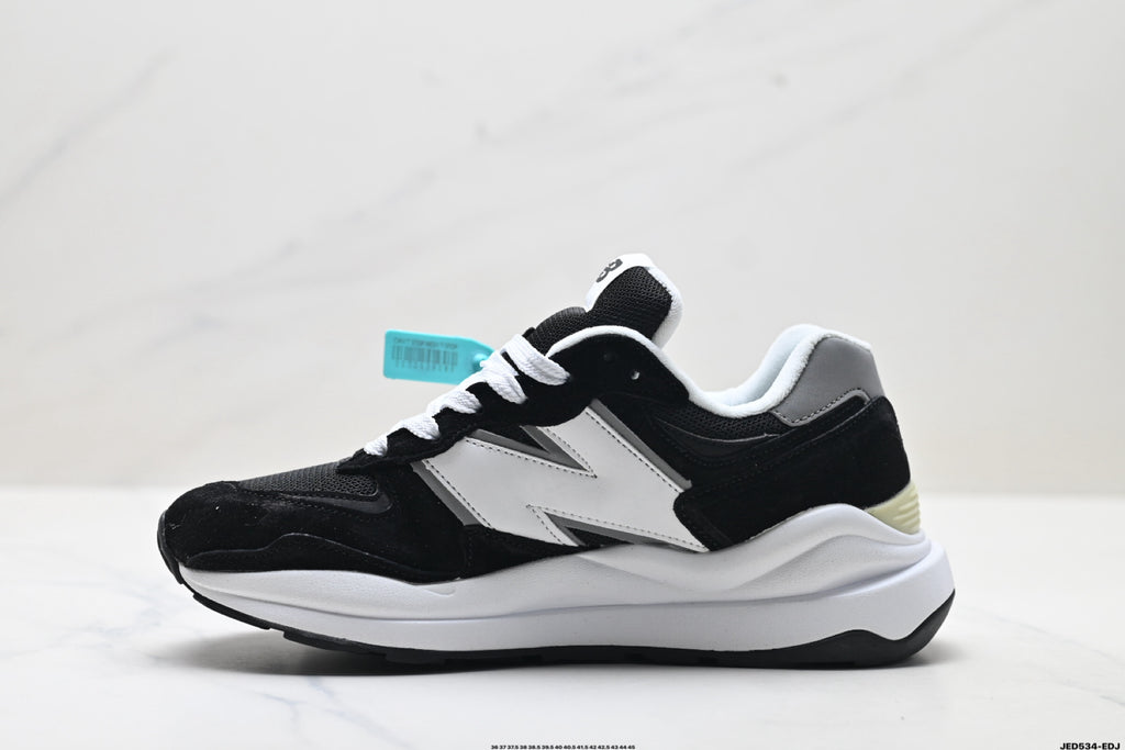 New Balance 5740 — Low-Top Cushioned Running Sneaker M5740CB