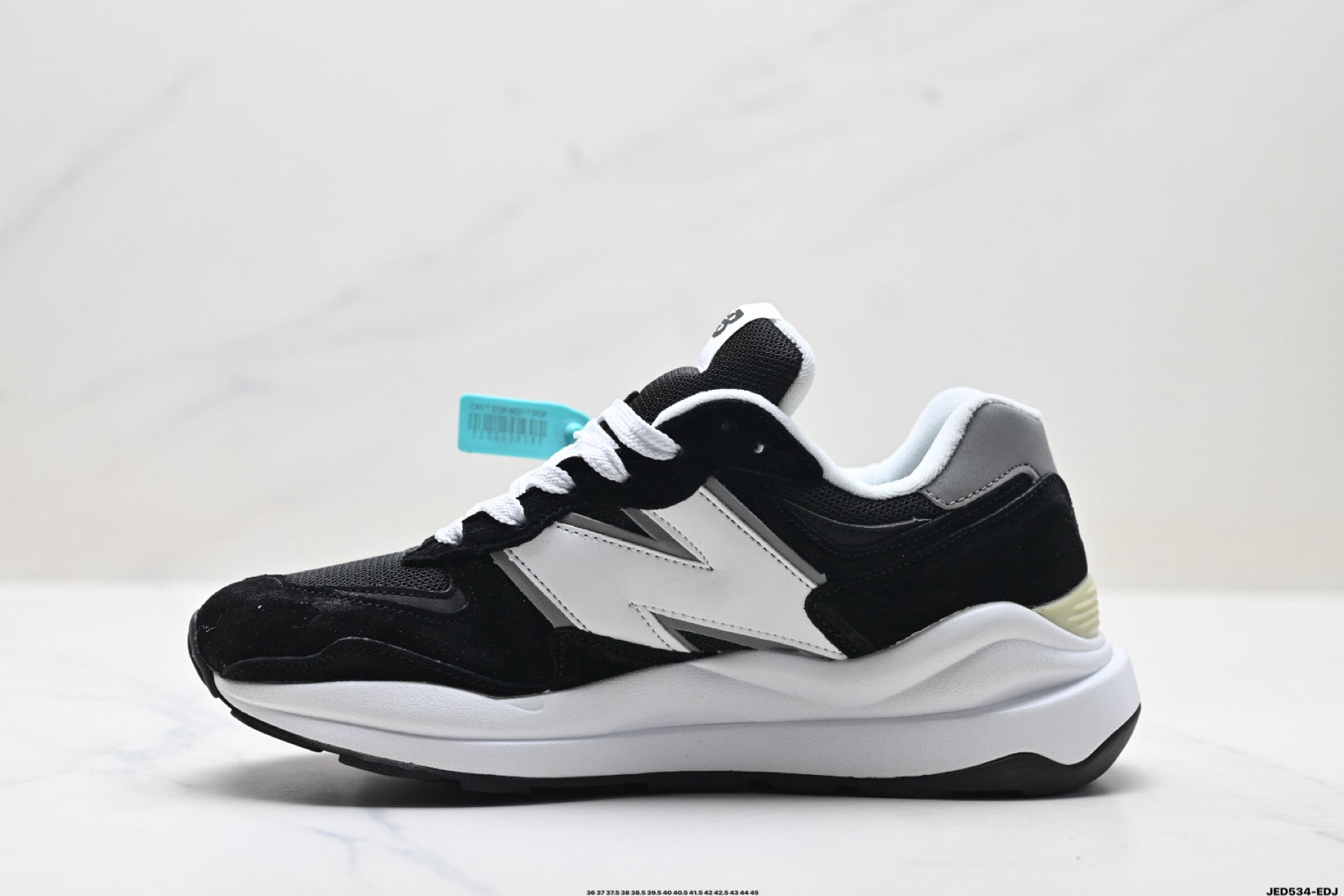 New Balance 5740 — Low-Top Cushioned Running Sneaker M5740CB
