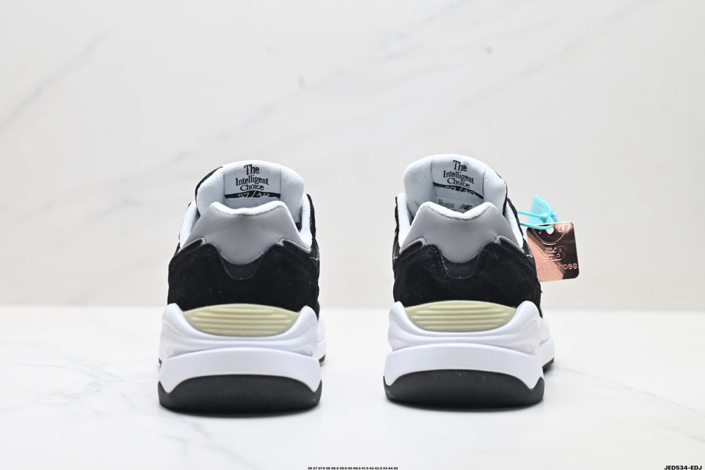 New Balance 5740 — Low-Top Cushioned Running Sneaker M5740CB
