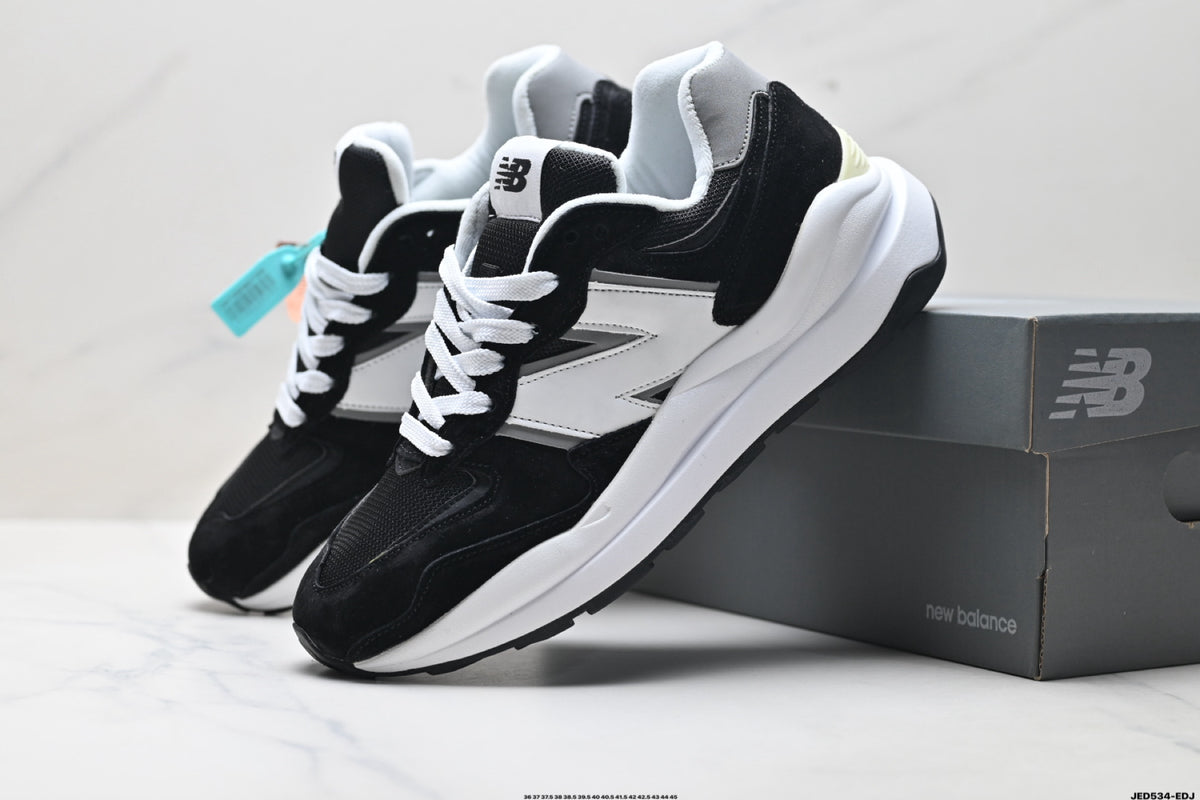 New Balance 5740 — Low-Top Cushioned Running Sneaker M5740CB