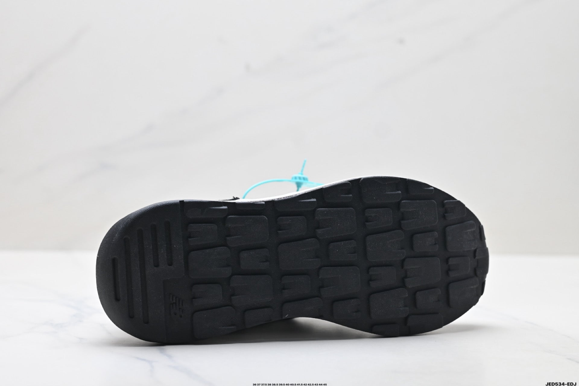New Balance 5740 — Low-Top Cushioned Running Sneaker M5740CB