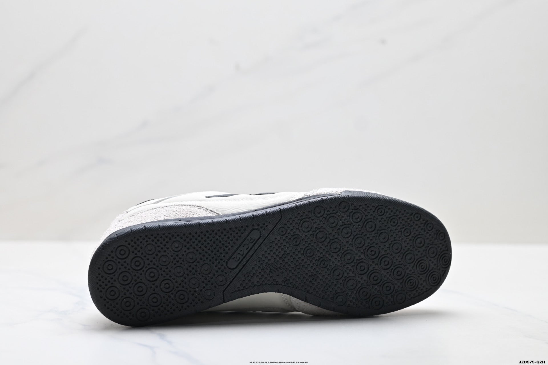 New Balance RC42 — Low-Top Unisex Lifestyle Sneaker URC42NAL