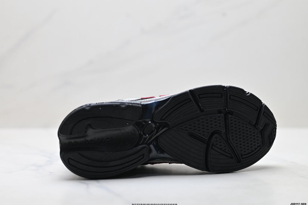 New Balance 2010 | Black & Silver Retro Dad Running Sneaker — U2010203