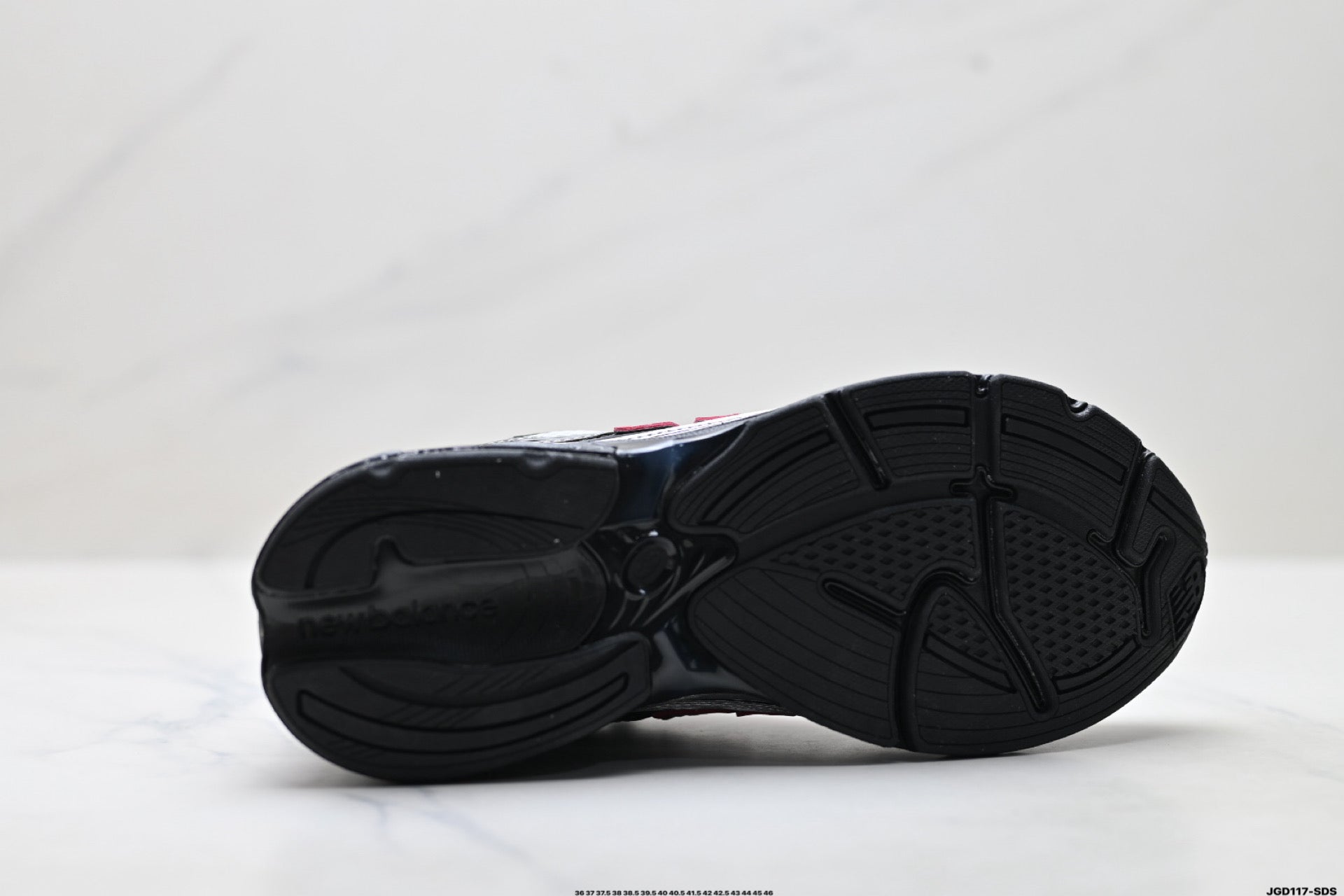 New Balance 2010 | Black & Silver Retro Dad Running Sneaker — U2010203