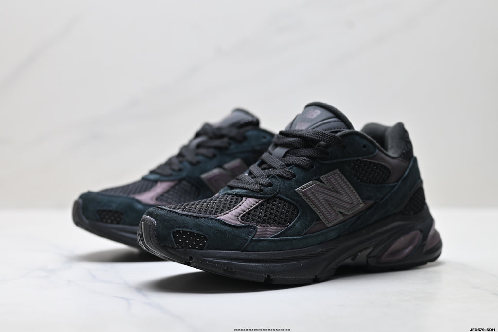 New Balance 2010 | Retro Dad-Style Mesh Running Sneaker — U2010ETB