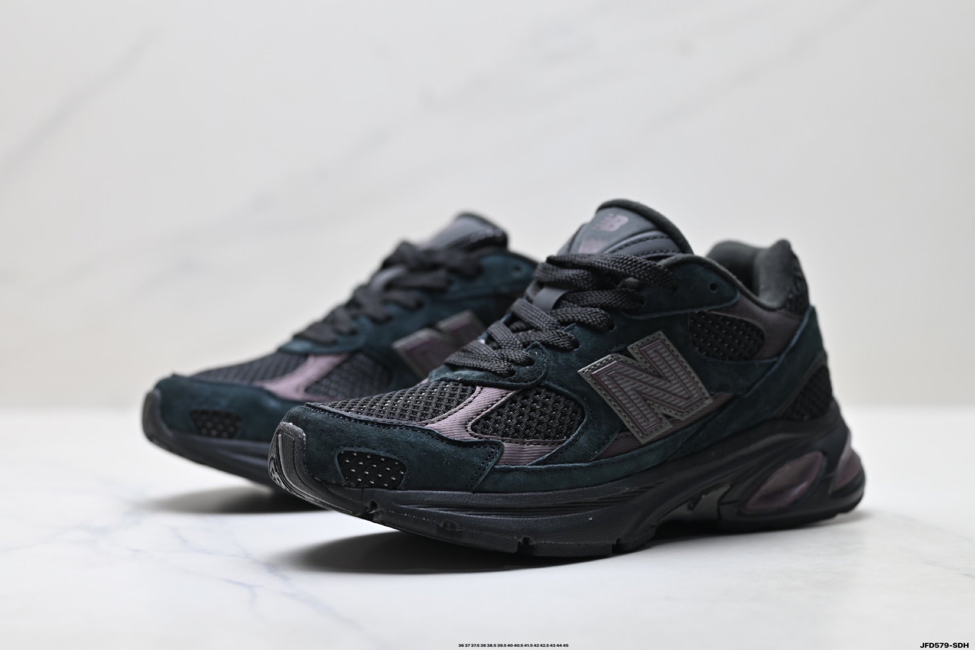 New Balance 2010 | Retro Dad-Style Mesh Running Sneaker — U2010ETB