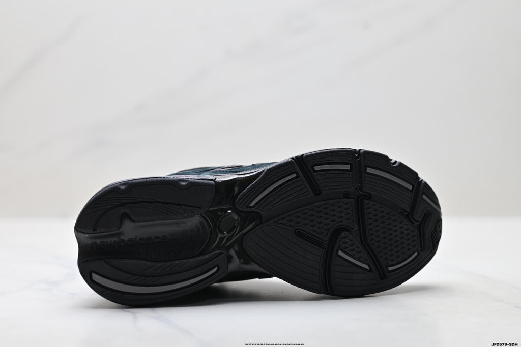 New Balance 2010 | Retro Dad-Style Mesh Running Sneaker — U2010ETB