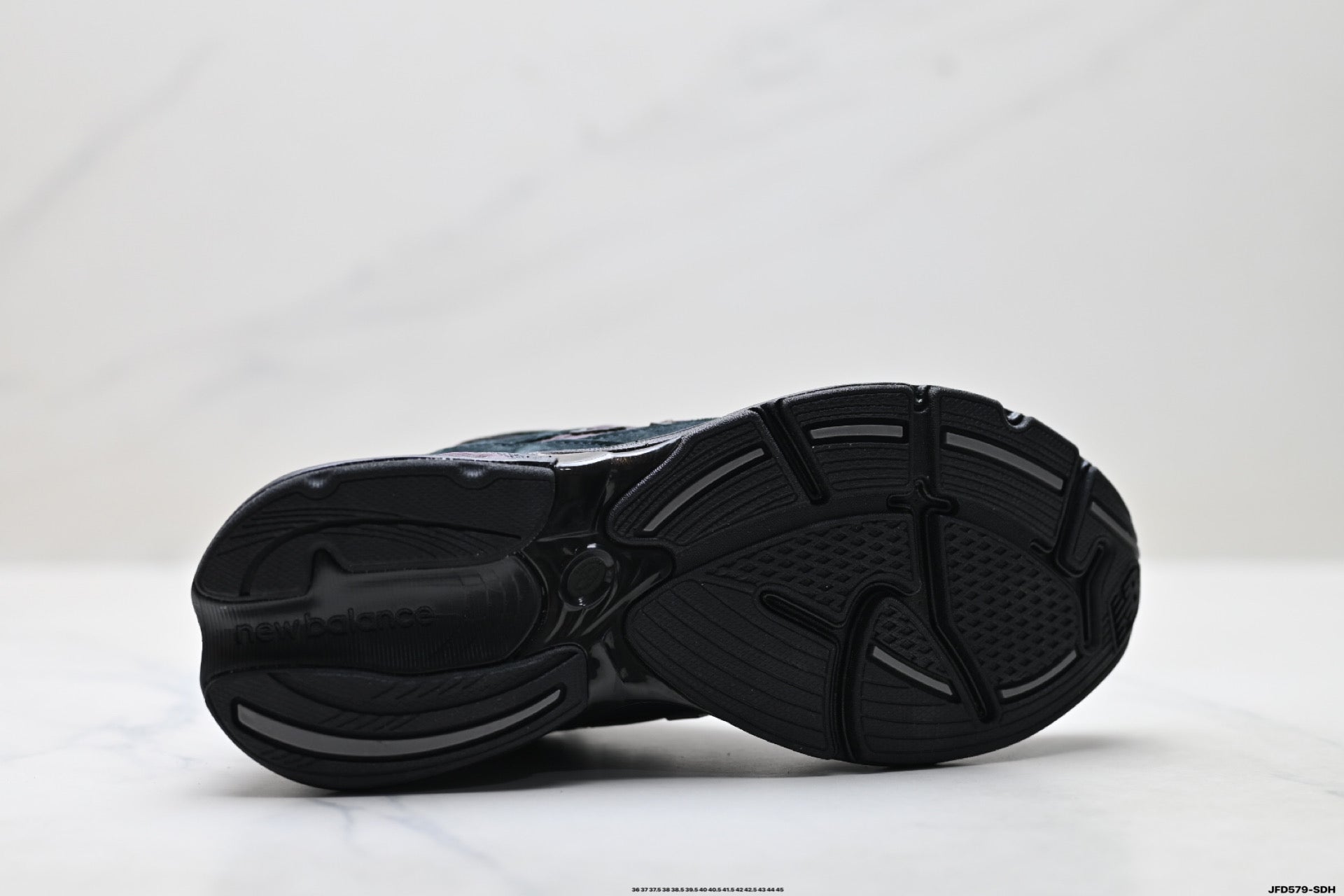 New Balance 2010 | Retro Dad-Style Mesh Running Sneaker — U2010ETB