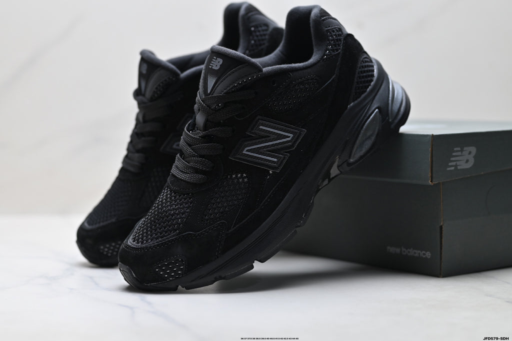 New Balance 2010 | Retro Dad-Style Mesh Running Sneaker — U20107B1