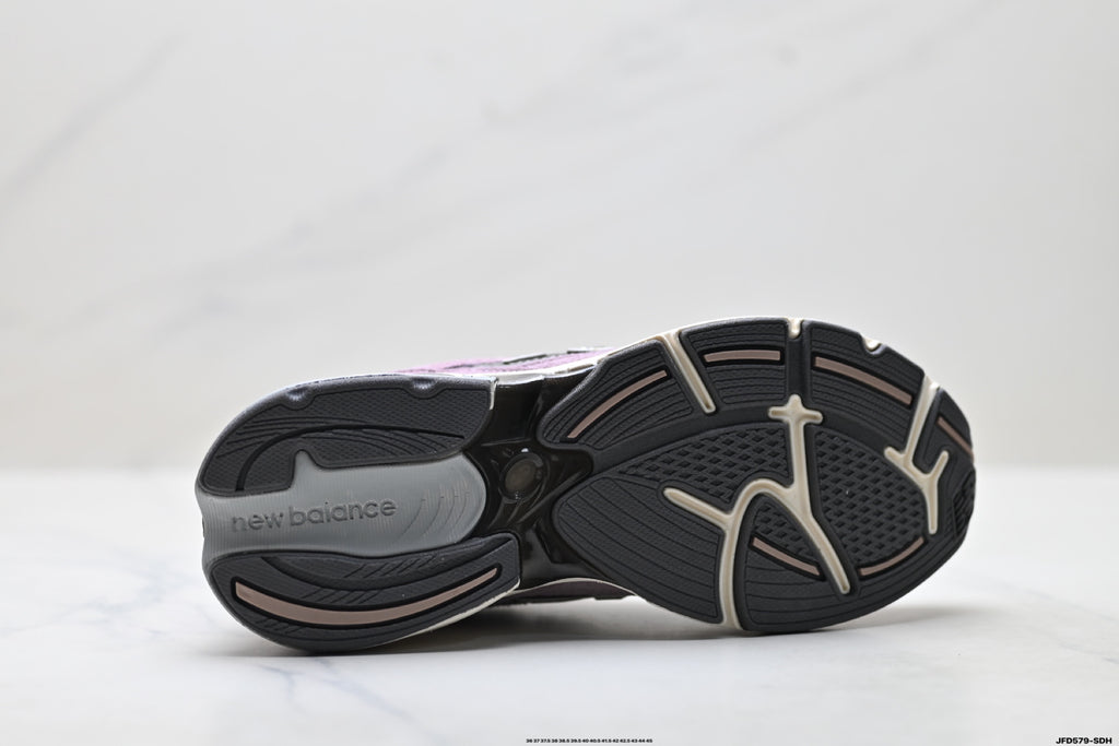 New Balance 2010 | Retro Dad-Style Mesh Running Sneaker — U2010WCC