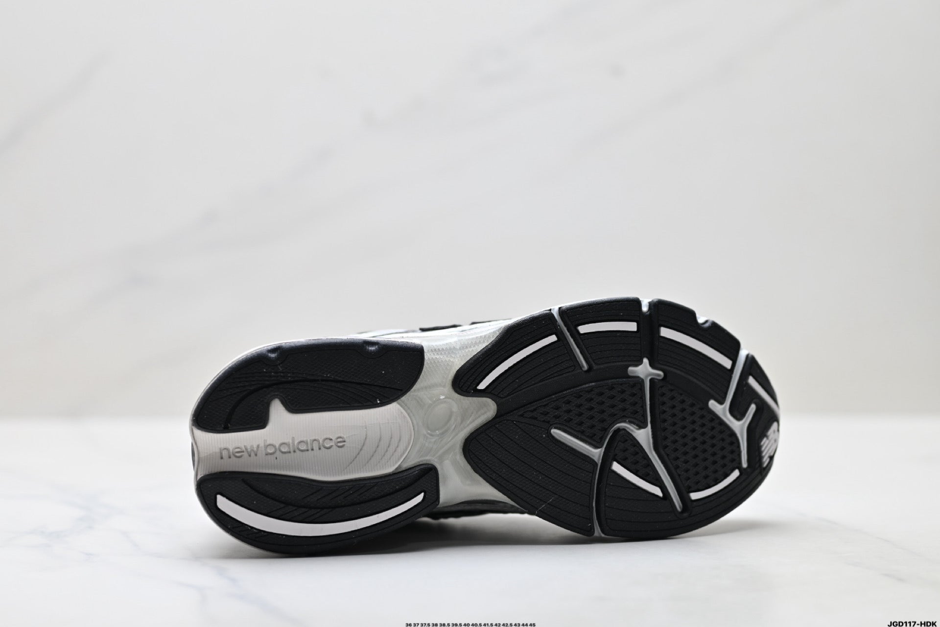 New Balance 2010 | Retro Dad-Style Mesh Running Sneaker — U2010753