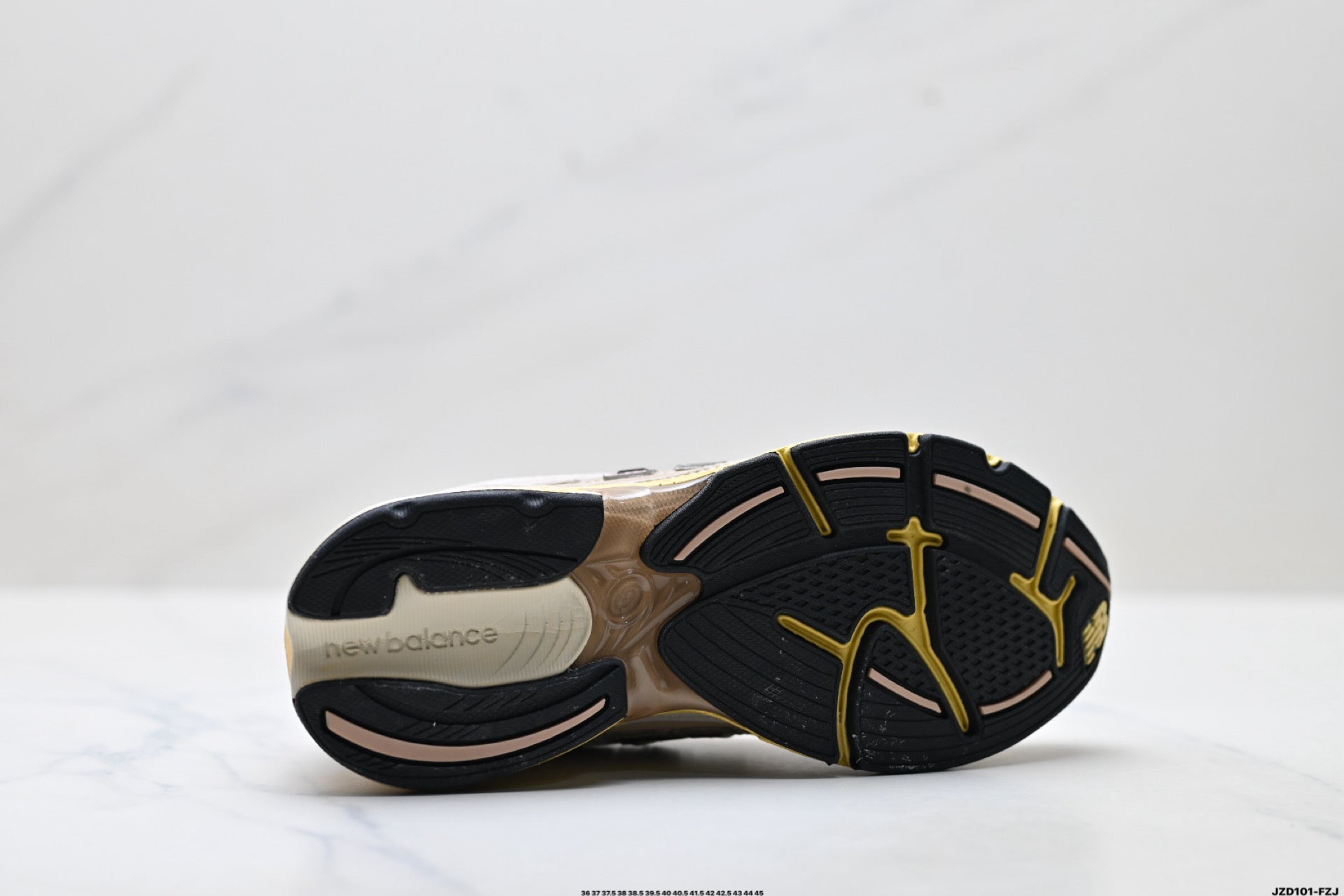 New Balance 2010 | Retro Dad Sneaker – Mesh & Suede Running Shoe U2010SGR