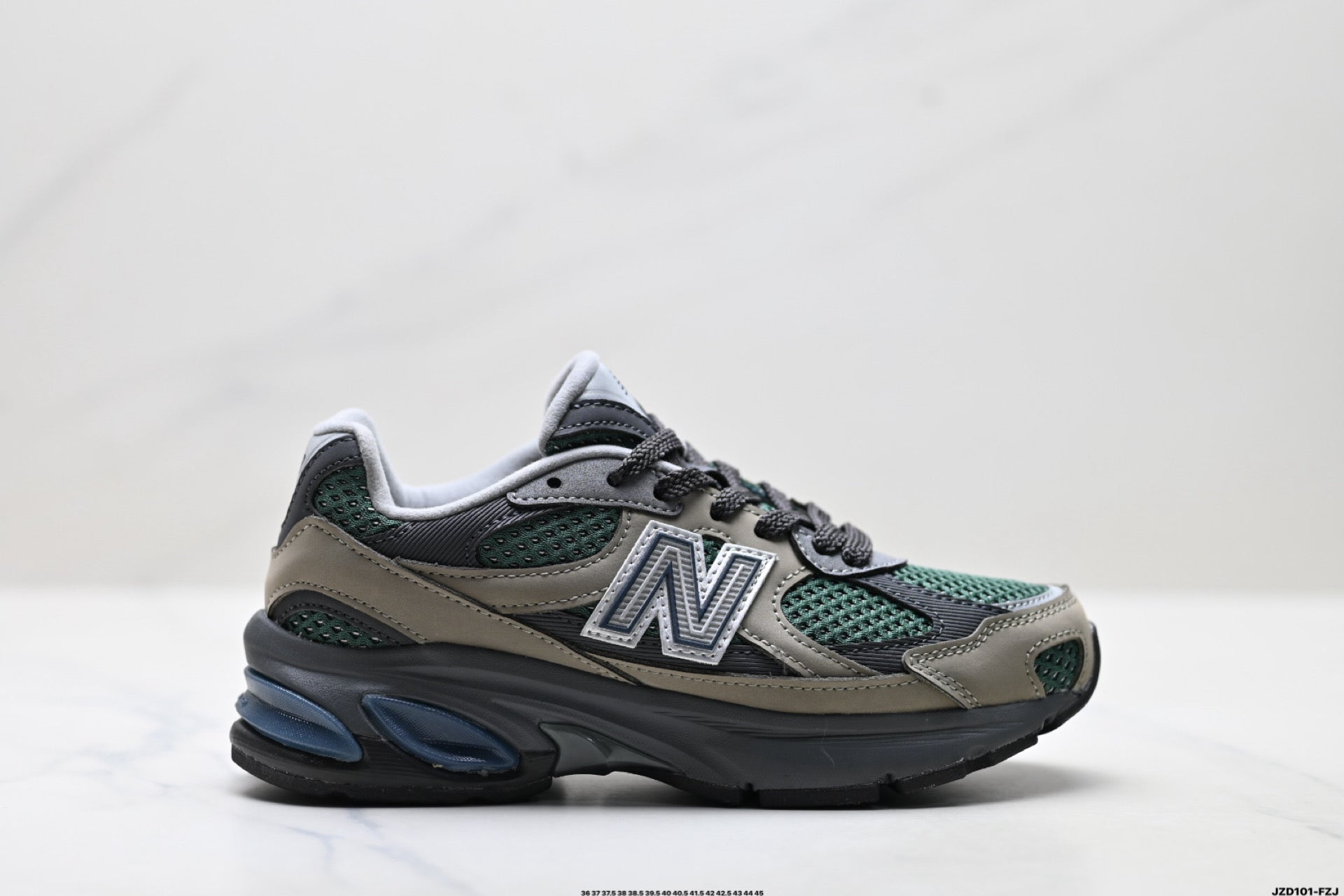 New Balance 2010 | Retro Dad Sneaker – Mesh & Suede Running Shoe U2010AGY