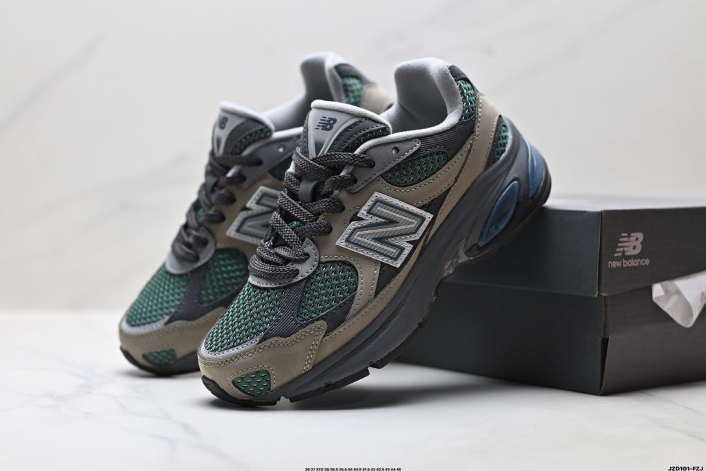 New Balance 2010 | Retro Dad Sneaker – Mesh & Suede Running Shoe U2010AGY