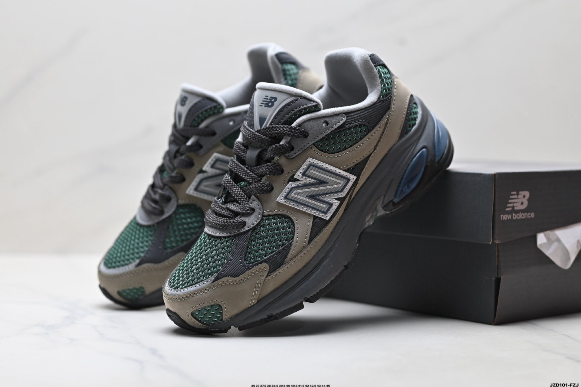 New Balance 2010 | Retro Dad Sneaker – Mesh & Suede Running Shoe U2010AGY