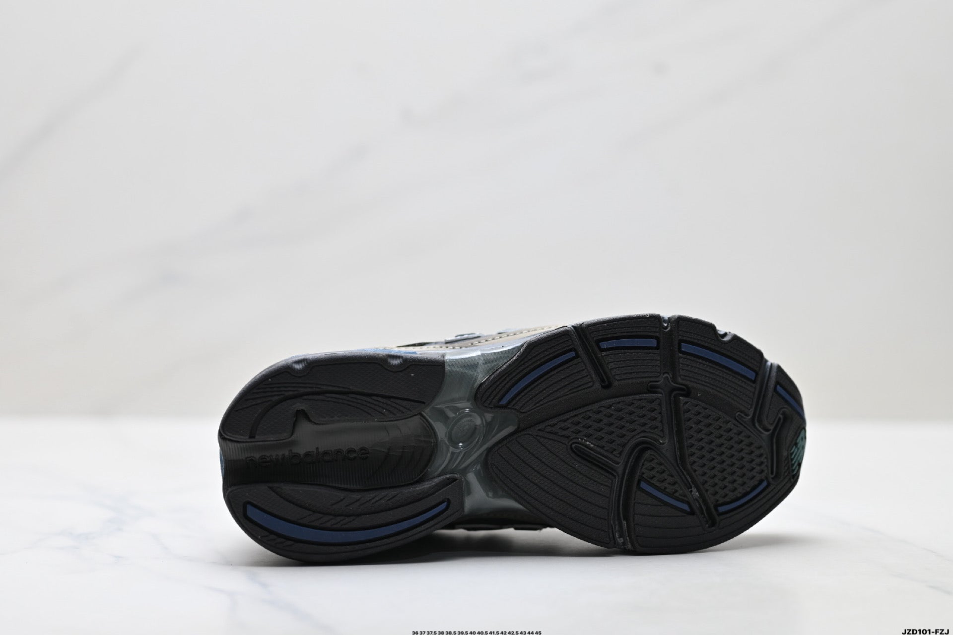 New Balance 2010 | Retro Dad Sneaker – Mesh & Suede Running Shoe U2010AGY