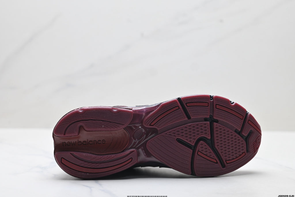 New Balance 2010 | Retro Dad Sneaker – Mesh & Suede Running Shoe U2010RP1