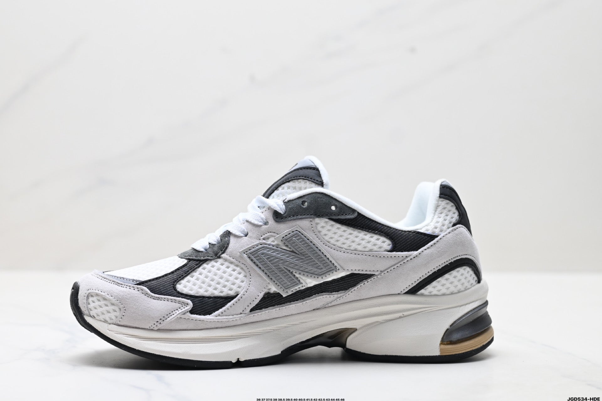 New Balance 2010 | Retro Dad Sneaker – Mesh & Suede Running Shoe U2010V1