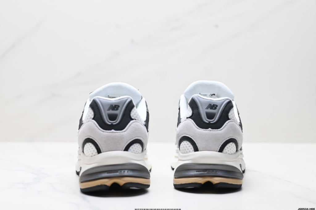 New Balance 2010 | Retro Dad Sneaker – Mesh & Suede Running Shoe U2010V1
