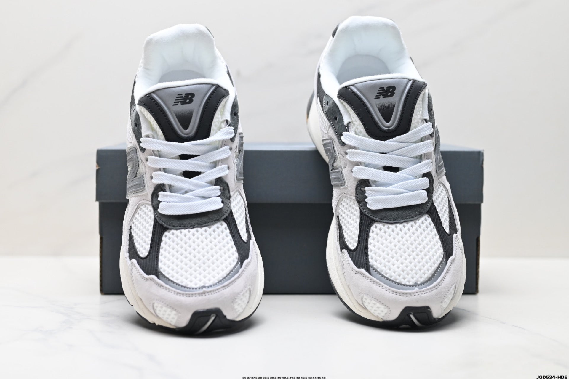 New Balance 2010 | Retro Dad Sneaker – Mesh & Suede Running Shoe U2010V1