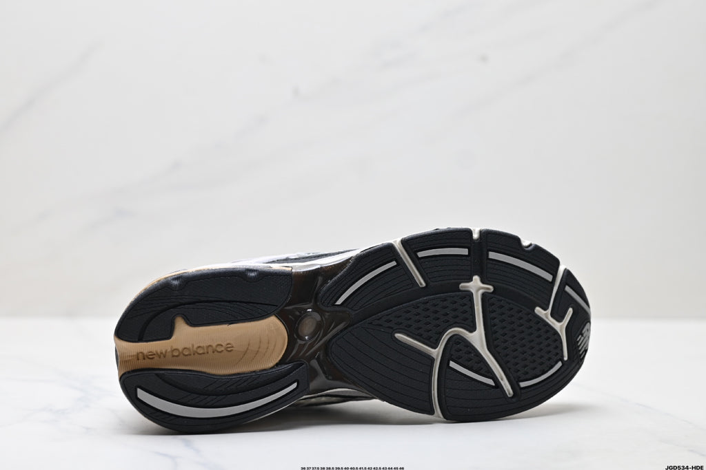 New Balance 2010 | Retro Dad Sneaker – Mesh & Suede Running Shoe U2010V1