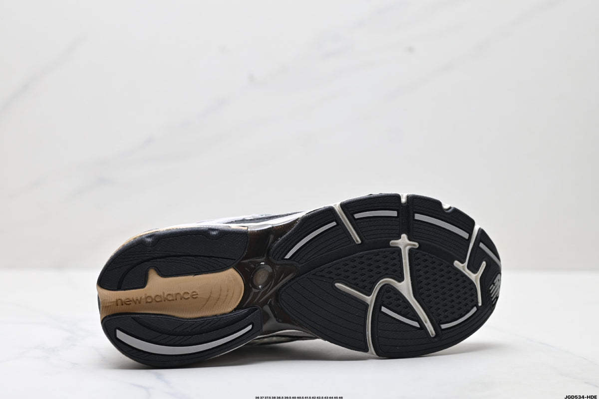 New Balance 2010 | Retro Dad Sneaker – Mesh & Suede Running Shoe U2010V1