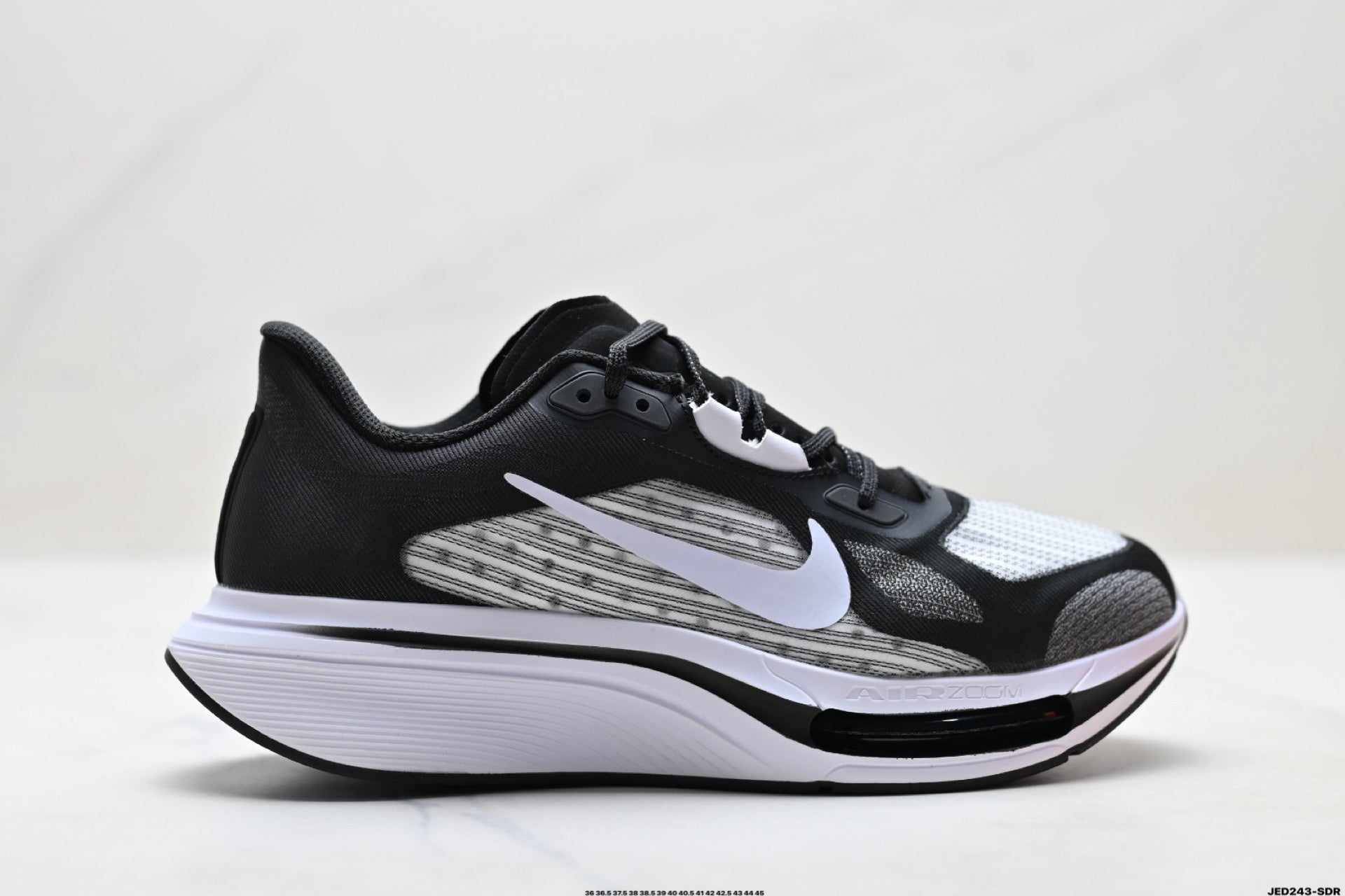 Nike Air Zoom Pegasus Plus | Marathon Running Shoe – Flyknit & ZoomX IM2541 – Black/White