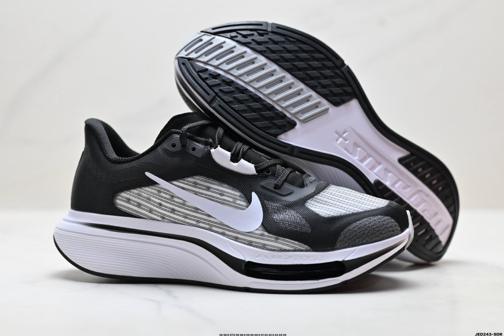 Nike Air Zoom Pegasus Plus | Marathon Running Shoe – Flyknit & ZoomX IM2541 – Black/White