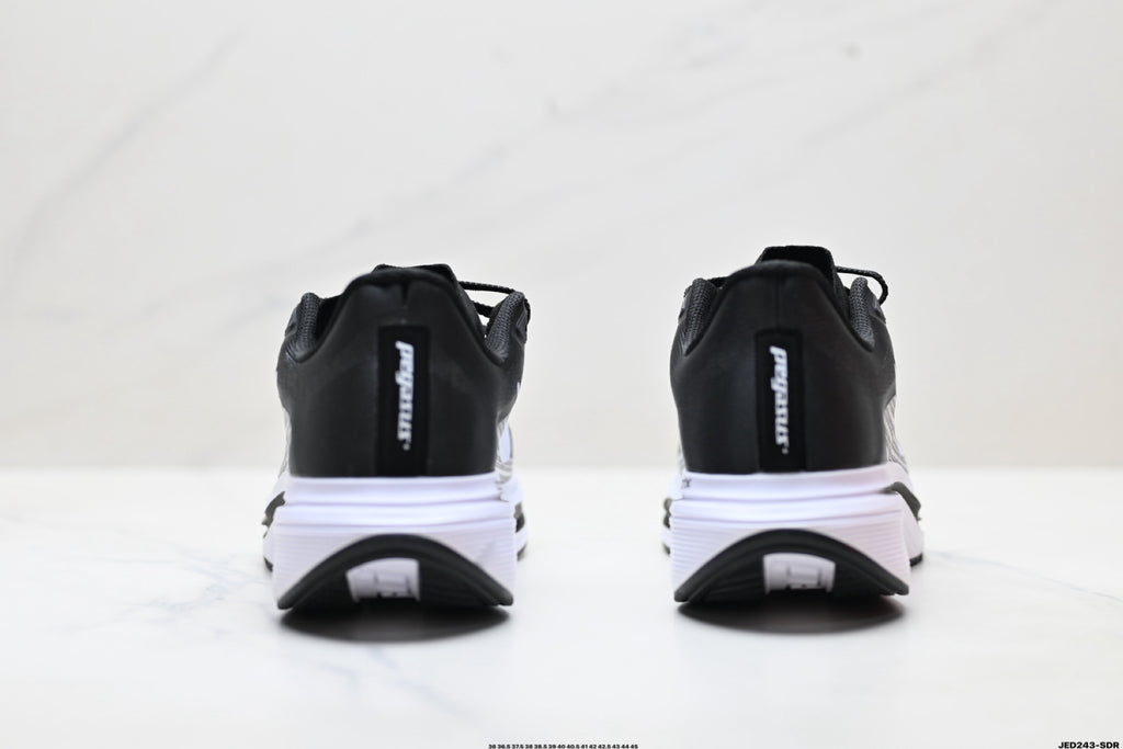 Nike Air Zoom Pegasus Plus | Marathon Running Shoe – Flyknit & ZoomX IM2541 – Black/White