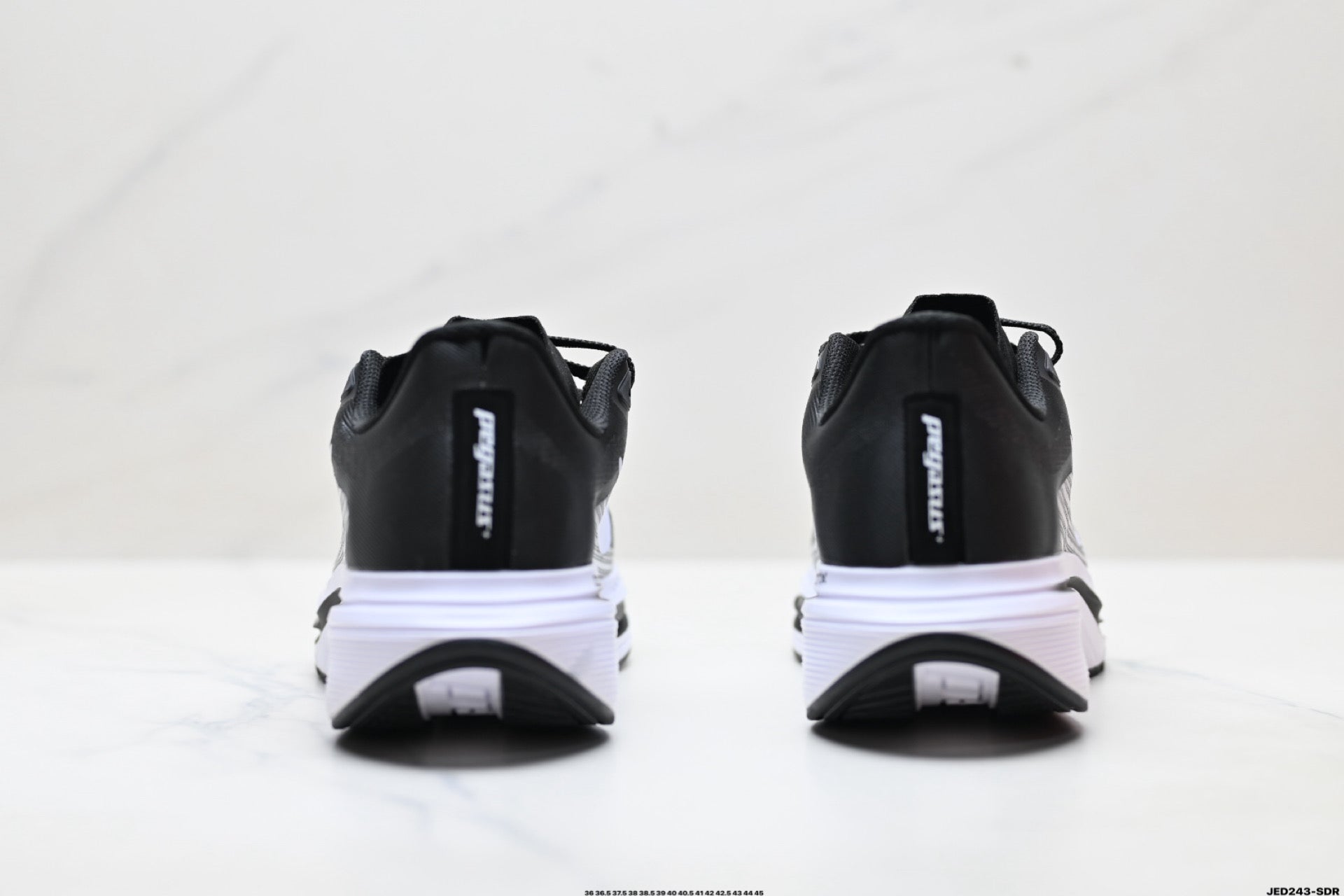 Nike Air Zoom Pegasus Plus | Marathon Running Shoe – Flyknit & ZoomX IM2541 – Black/White