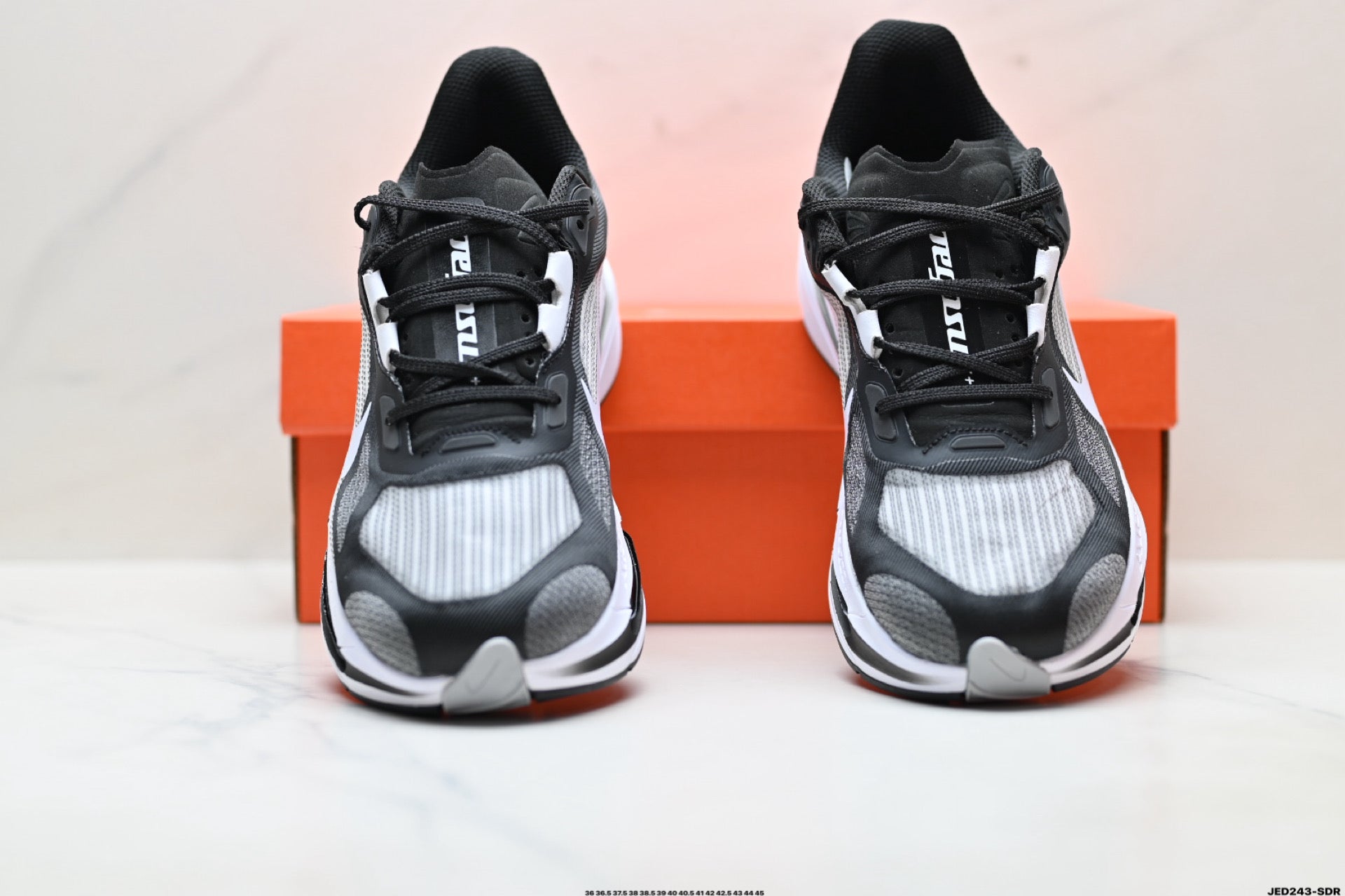 Nike Air Zoom Pegasus Plus | Marathon Running Shoe – Flyknit & ZoomX IM2541 – Black/White