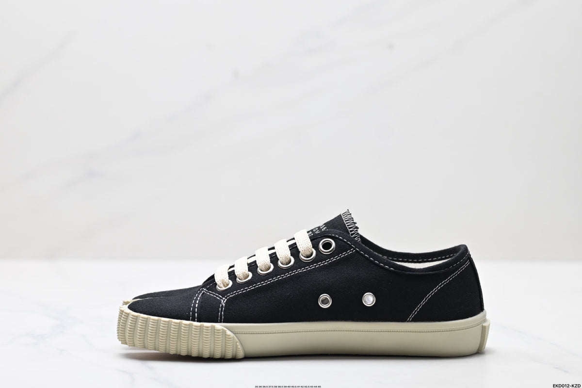 Maison Margiela Tabi Low-Top Sneaker in Black Cotton Canvas — S37WS0578P4291H0958
