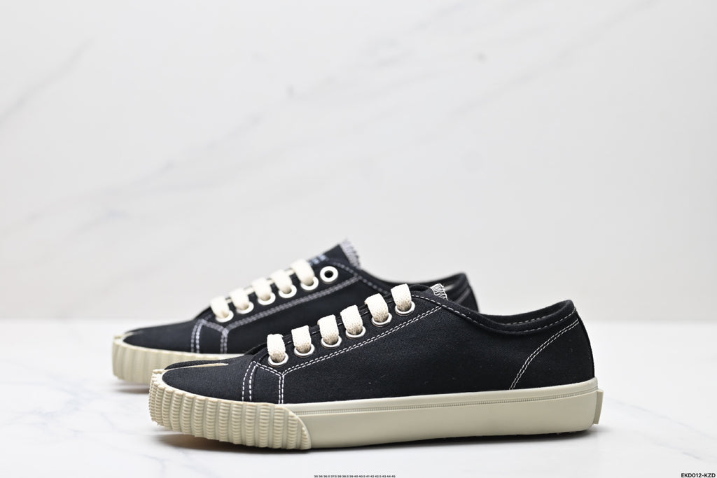 Maison Margiela Tabi Low-Top Sneaker in Black Cotton Canvas — S37WS0578P4291H0958