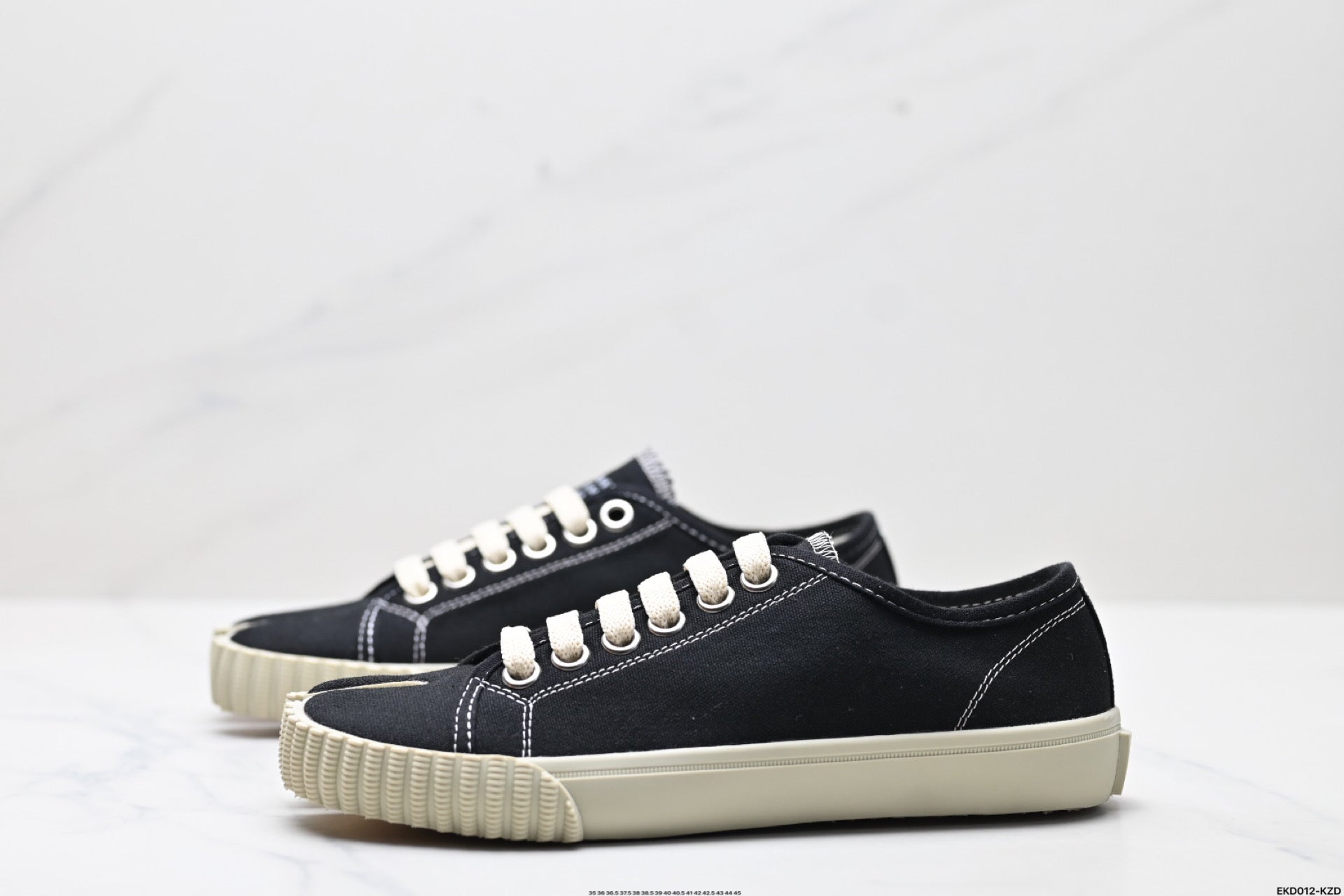 Maison Margiela Tabi Low-Top Sneaker in Black Cotton Canvas — S37WS0578P4291H0958