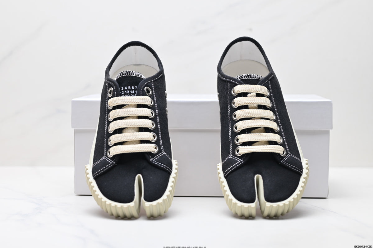 Maison Margiela Tabi Low-Top Sneaker in Black Cotton Canvas — S37WS0578P4291H0958