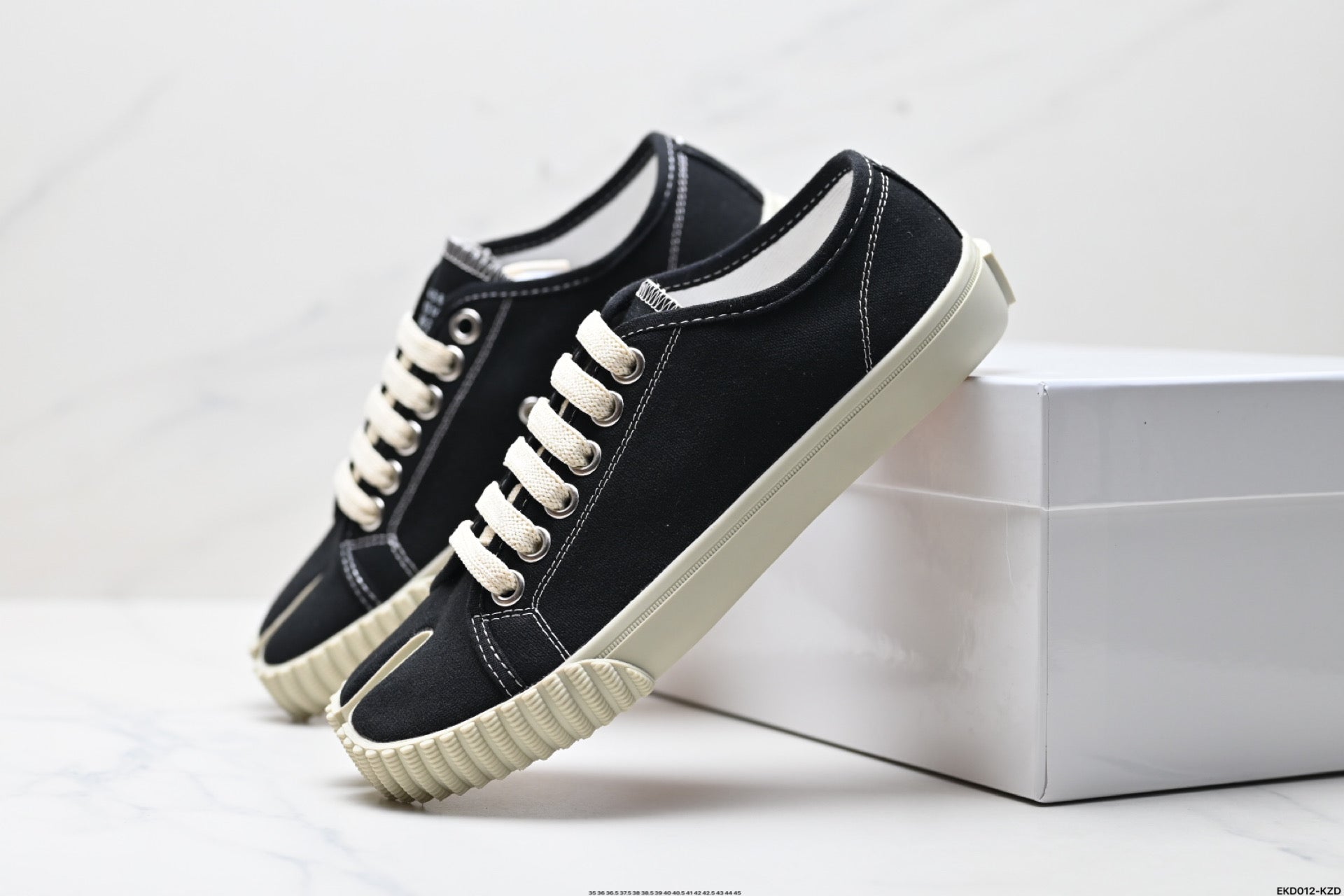 Maison Margiela Tabi Low-Top Sneaker in Black Cotton Canvas — S37WS0578P4291H0958